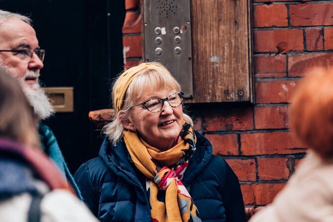Dublin Storytelling Pub Tour - 3 stops, drinks & local snacks - Stories from Irish mythology and Dublin life