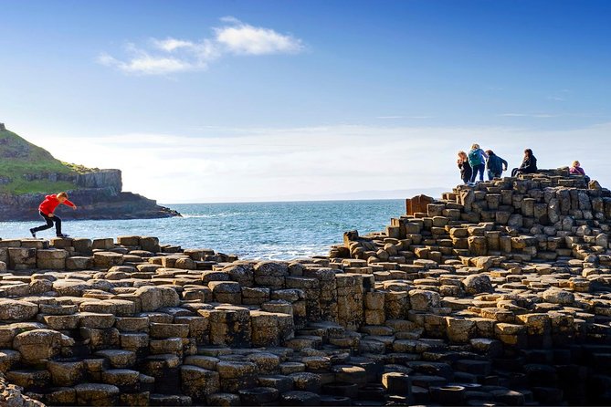 Dublin to Belfast Black Cab, Dunluce Castle and Giant's Causeway - Meeting in Dublin at 7 a.m.