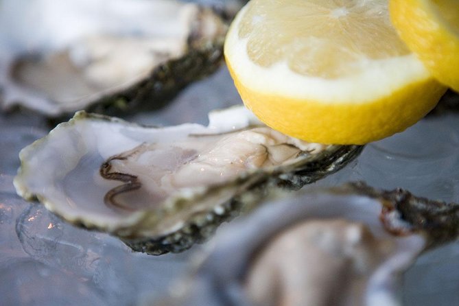Dublin Traditional Irish 3 Course Meal Walking Tour with Local - The guides make or break the evening