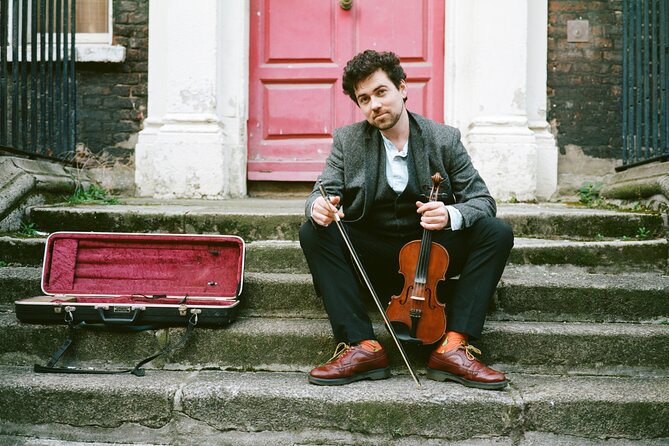 Dublin Traditional Irish Music Walking Tour with Live Performance - Dublin Castle and Ship Street Gate