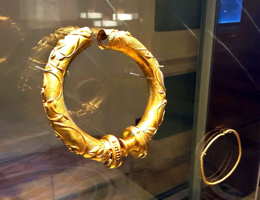 Dublin: Treasures of Ireland Museums Private Tour - Follow W.B. Yeats at the National Library