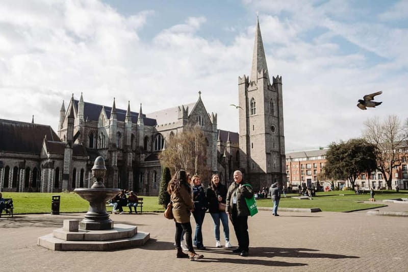 Dublin: Trinity College, Castle, Guinness and Whiskey Tour - Starting with Molly Malone and Trinity College