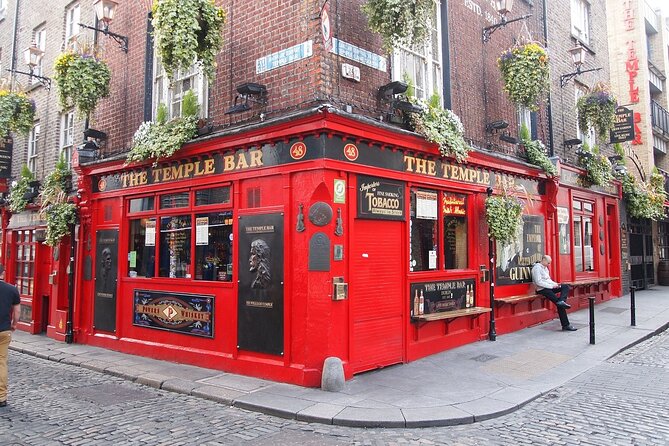 Dublin Walking Tour: Explore Top Sights & Hidden Gems - Dublin Castle and the city’s changing power
