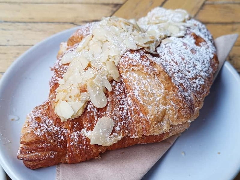 Dublin: Walking Tour for Foodies with Tastings - Walking beyond the usual city-center circuit