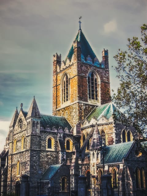 Dublin Walking Tour: Top 10 highlights - Dublin Castle and the city’s political center