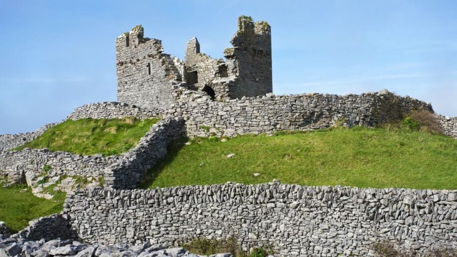 From Doolin: Day Trip to Inisheer with Bike or Bus Tour - Key points at a glance