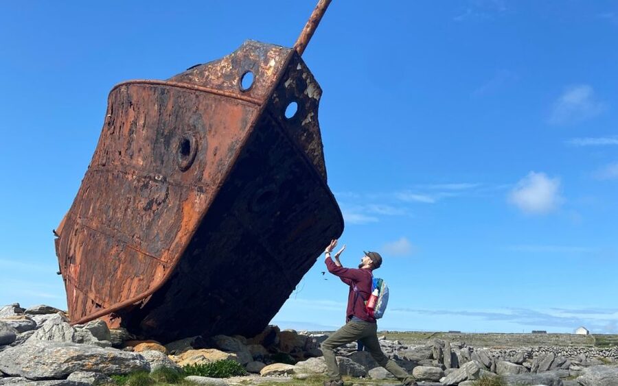 From Doolin: Day Trip to Inisheer with Bike or Bus Tour - Tea, coffee, and scones at a reserved cafe