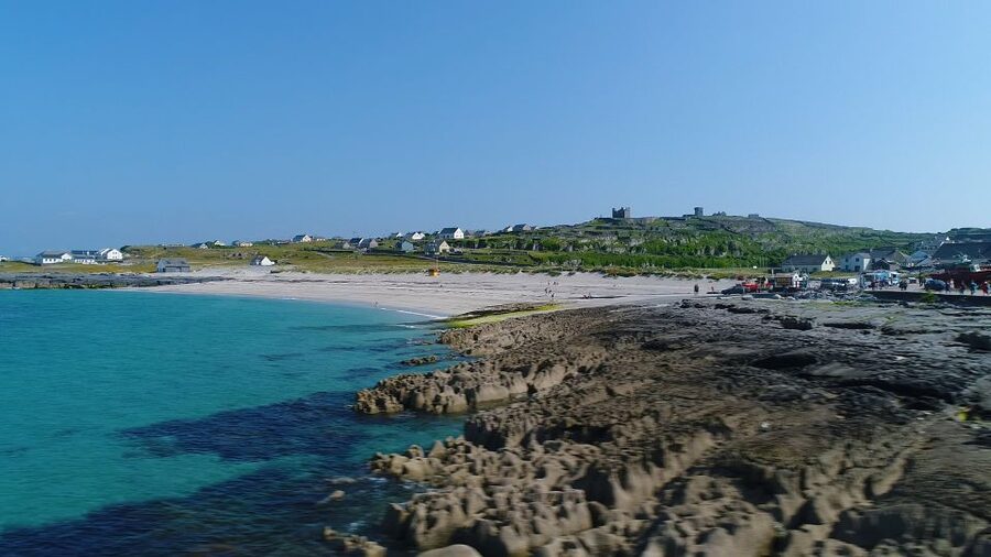From Doolin: Day Trip to Inisheer with Bike or Bus Tour - Free time for a pint, the beach, or a quiet pause