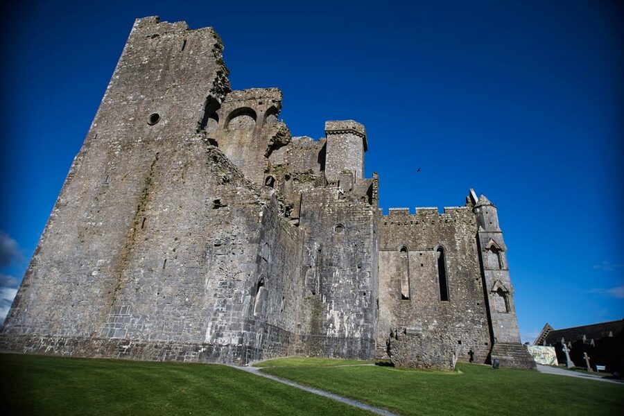 From Dublin:Cork,Cahir Castle,Rock of Cashel Tour in Spanish - Should you book this Spanish day trip?