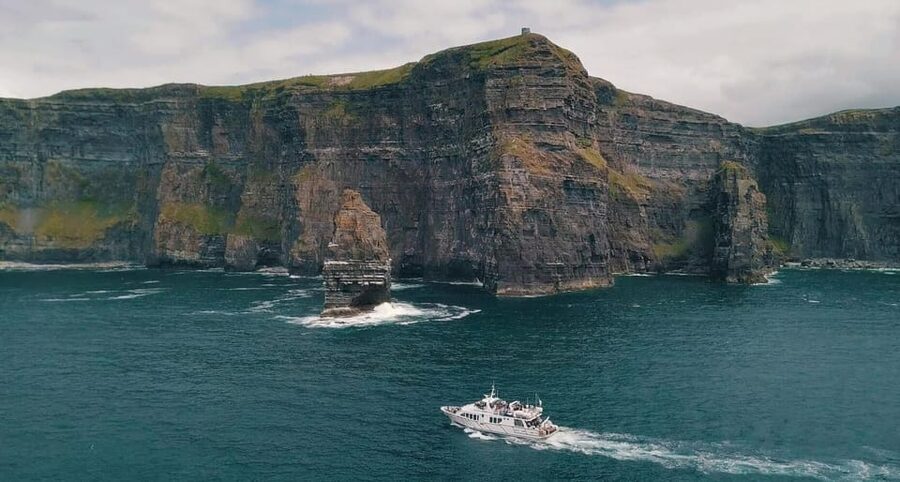 From Dublin: Galway + Cliffs of Moher Boat Cruise in Spanish - Key points to know before booking