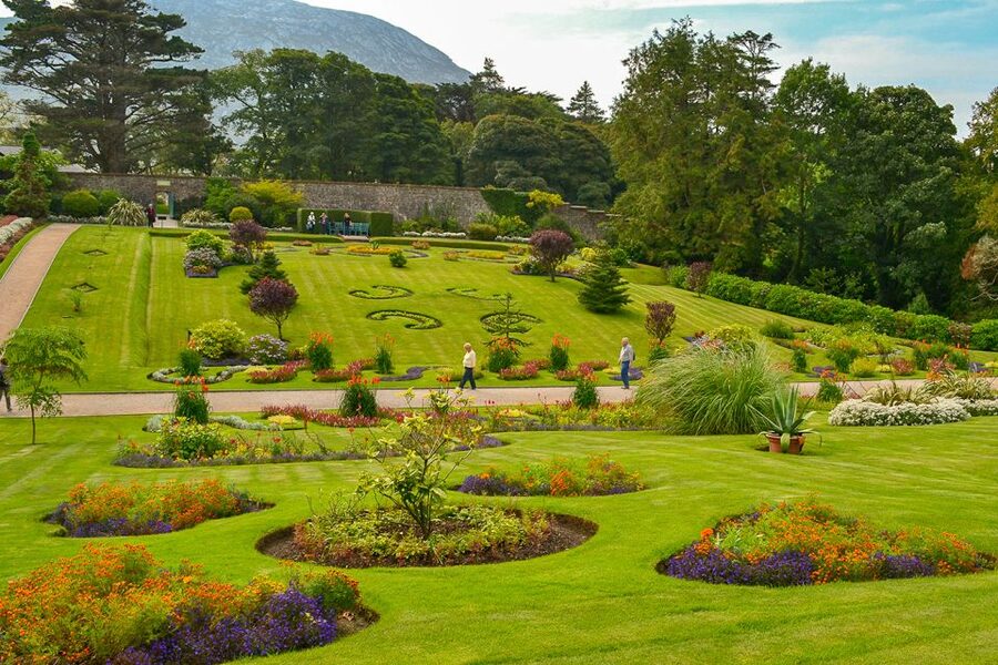 From Galway: Connemara & Kylemore Abbey Full-Day Guided Tour - A different side of the coast at An Spideal