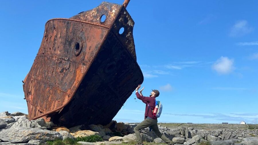 From Galway: Day Trip to Inisheer with Bike or Bus Tour - What the small group changes