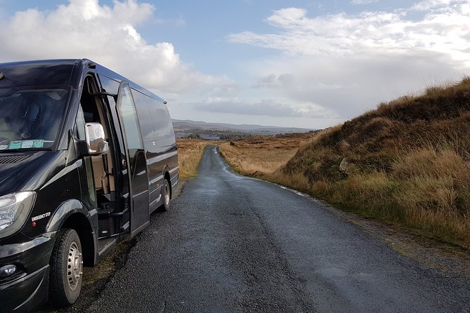 From Galway: Guided tour of Connemara with 3 hour stop in Kylemore Abbey - Screeb Lough and Pine Island viewpoints