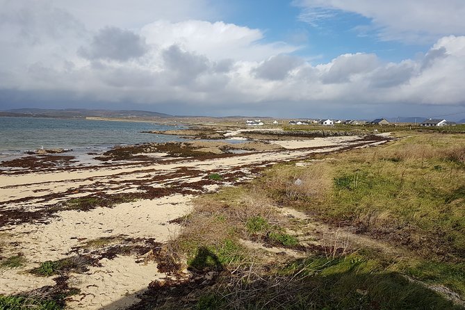 From Galway: Guided tour of Connemara with 3 hour stop in Kylemore Abbey - Your main choice: Kylemore Abbey or Diamond Hill