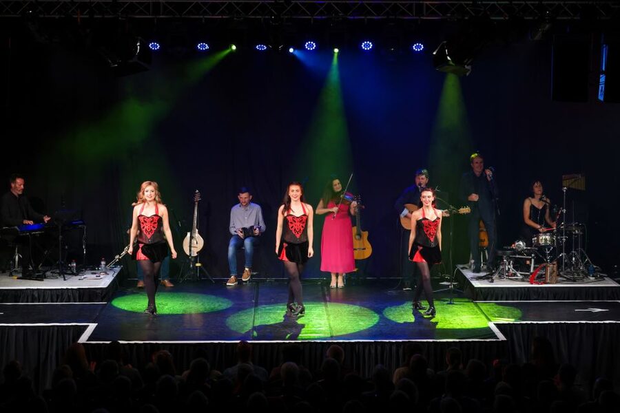 Galway: Trad on the Prom Ticket with Irish Music and Dancing - Storytelling, warmth, and the Irish craic