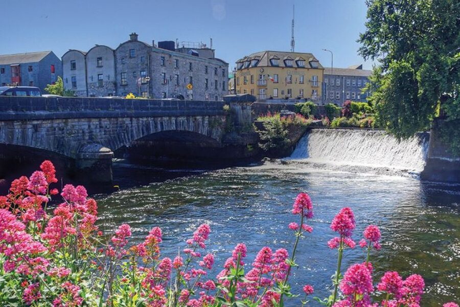 Galway: Welcome to Galway Walking Tour - Follow the narrow streets and small canals