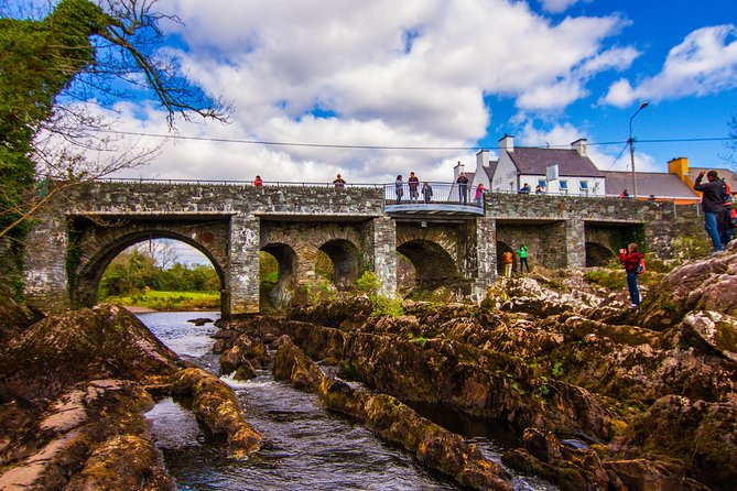 NO 1 Ring of Kerry Tour inc Killarney Lakes & National Park - Kerry Bog Village and a look at rural Ireland