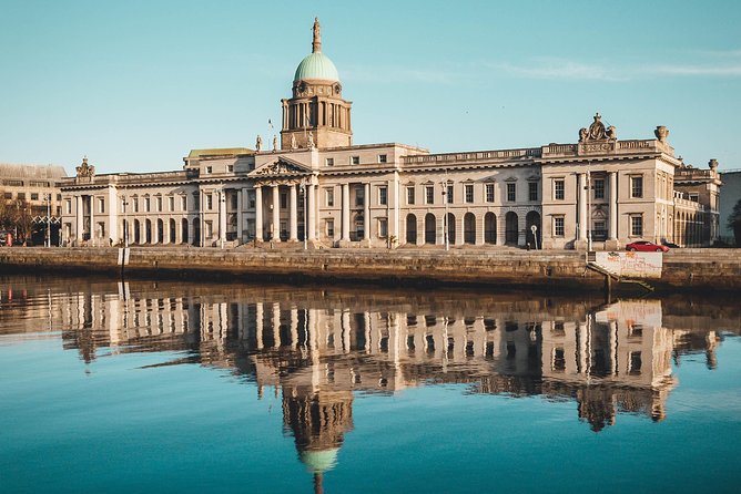 Private Dublin Arrival Transfer - Airport to Hotel / Accommodation - The driver can be your first Dublin introduction