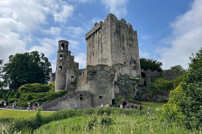 Private Tour Blarney Kinsale and Cobh Viator Badge of Excellence - Blarney Woollen Mills: one hour for Irish shopping