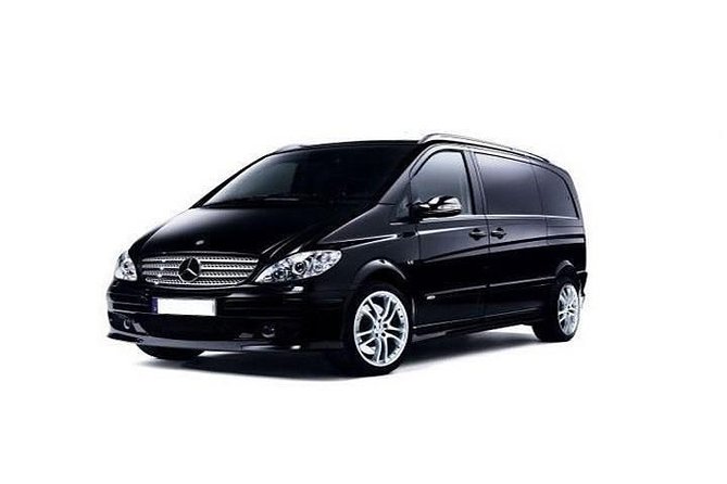 Private Transfer from Dublin city Center to Dublin airport One way Minivan - Inside the minivan: space, privacy, and luggage