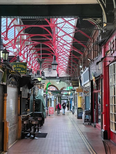 Secret and unusual Dublin: guided walking tour - Secret corners, Celtic symbols, and unusual details