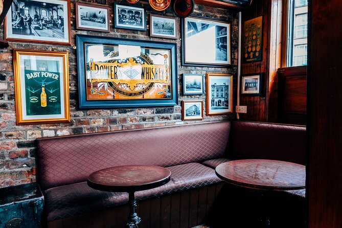 Sip and Stroll Whiskey History Walking Tour in Dublin - First drinks at the Liberty Belle