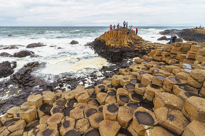 Spanish Belfast And Giants Causeway Tour - Who should book this 12-hour outing?