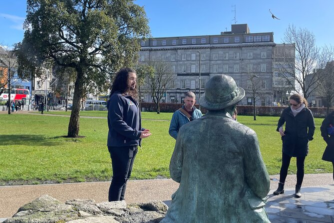 The Welcome to Galway Walking Tour - Meeting Oscar Wilde and Eduard Vilde