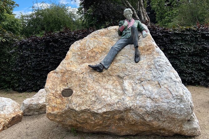 Turtle Bunbury's Dublin: A Self-Guided Audio Tour from a Celebrated Author - Merrion Square, its playground, and Oscar Wilde