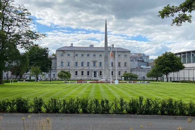 Turtle Bunbury's Dublin: A Self-Guided Audio Tour from a Celebrated Author - Small street details between the grand sights