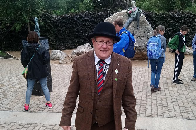 Walking tour in Merrion Square Park - Dublin Rogues Tour - Group size and the feel of the walk