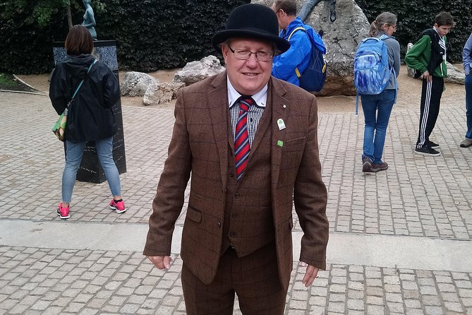 Walking tour in Merrion Square Park with a pint of Guinness Dublin Rogues Tour - Why Merrion Square makes such a good classroom