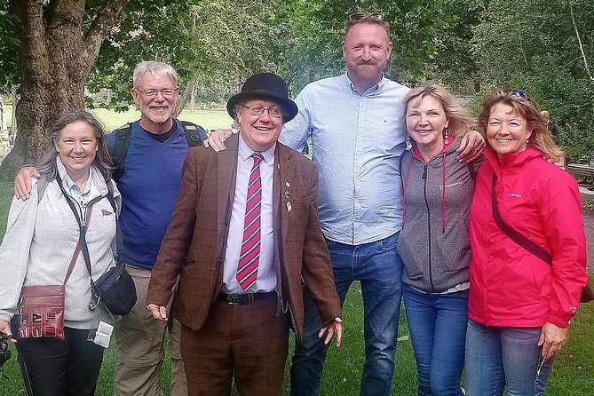 Walking tour in Merrion Square Park with a pint of Guinness Dublin Rogues Tour - From Daniel O’Connell to W.B. Yeats