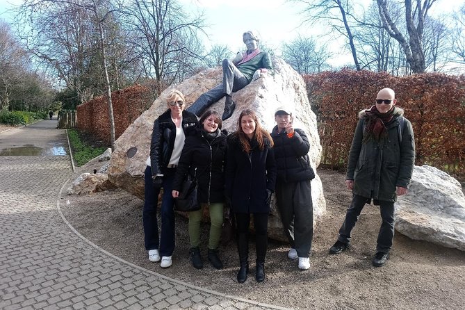 Walking tour in Merrion Square Park with a pint of Guinness Dublin Rogues Tour - Why the Guinness stop matters