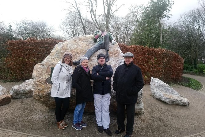 Walking tour in Merrion Square Park with a pint of Guinness Dublin Rogues Tour - The possible National Museum glimpse