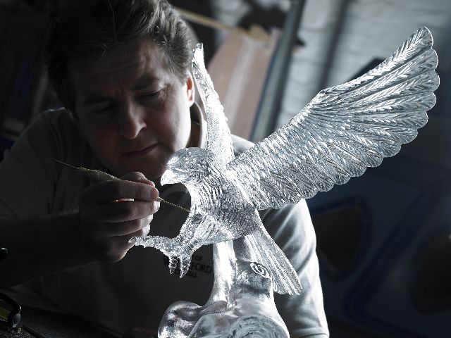 Waterford: House of Waterford Factory Tour - Sculpting and engraving, the finest details